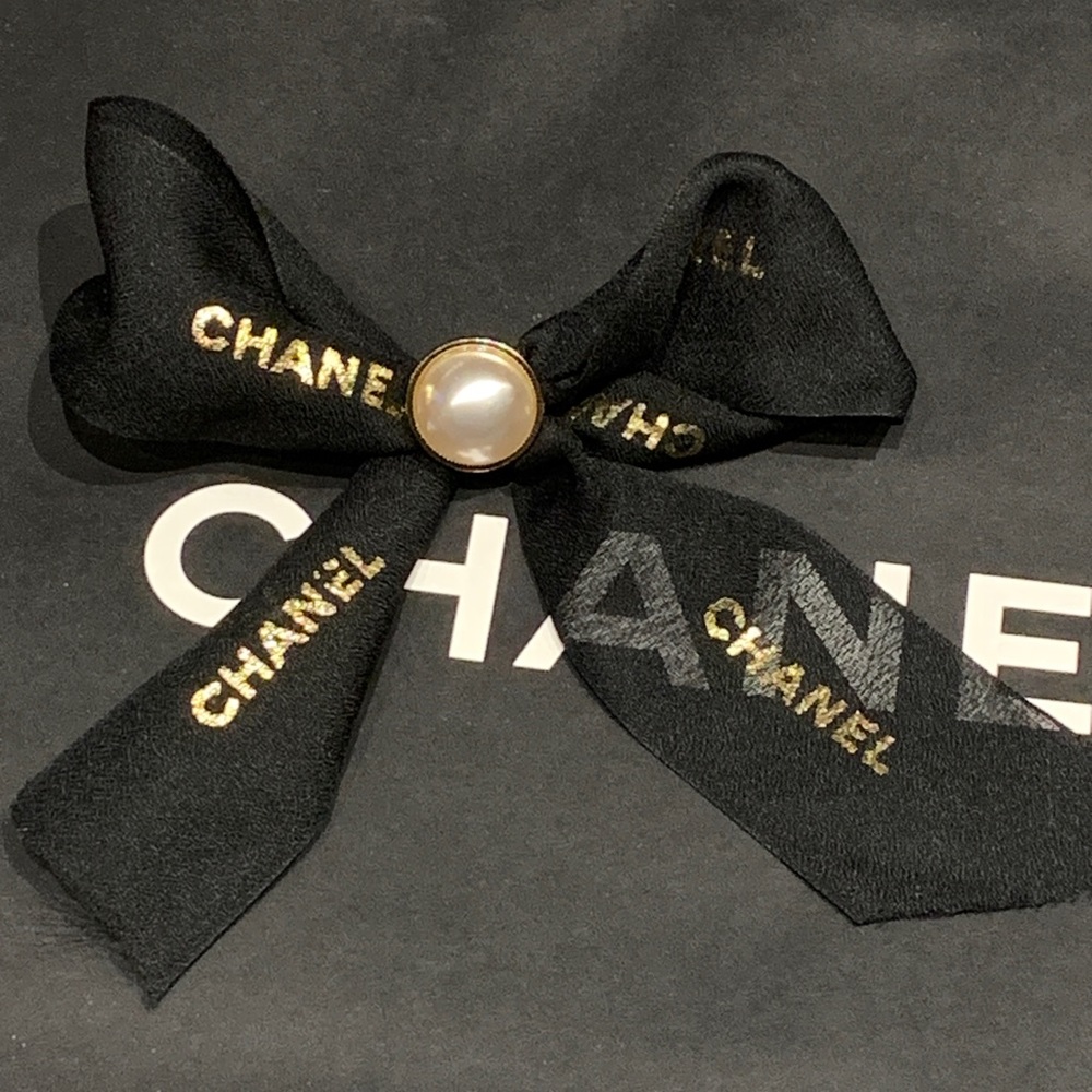 Chanel 2022 Christmas packaging ribbon and pearl